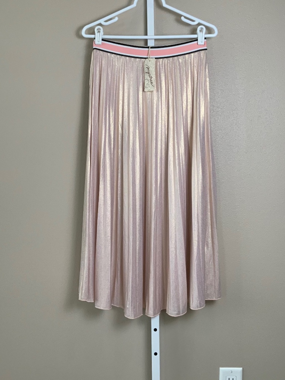 Mystree Pleated Shimmer Elastic Waist Midi Skirt